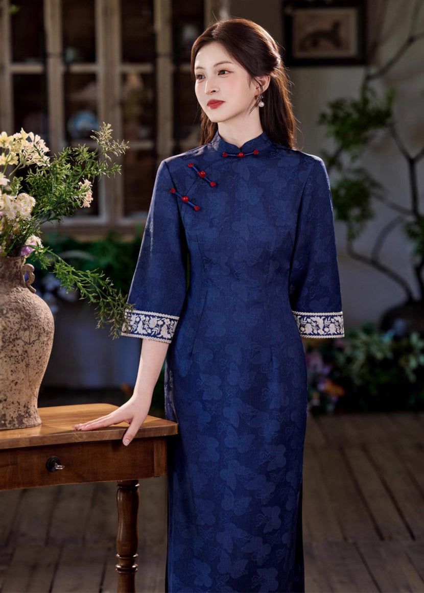 优雅的蓝绿色中式旗袍,复古长款喇叭袖旗袍,适合汉服造型