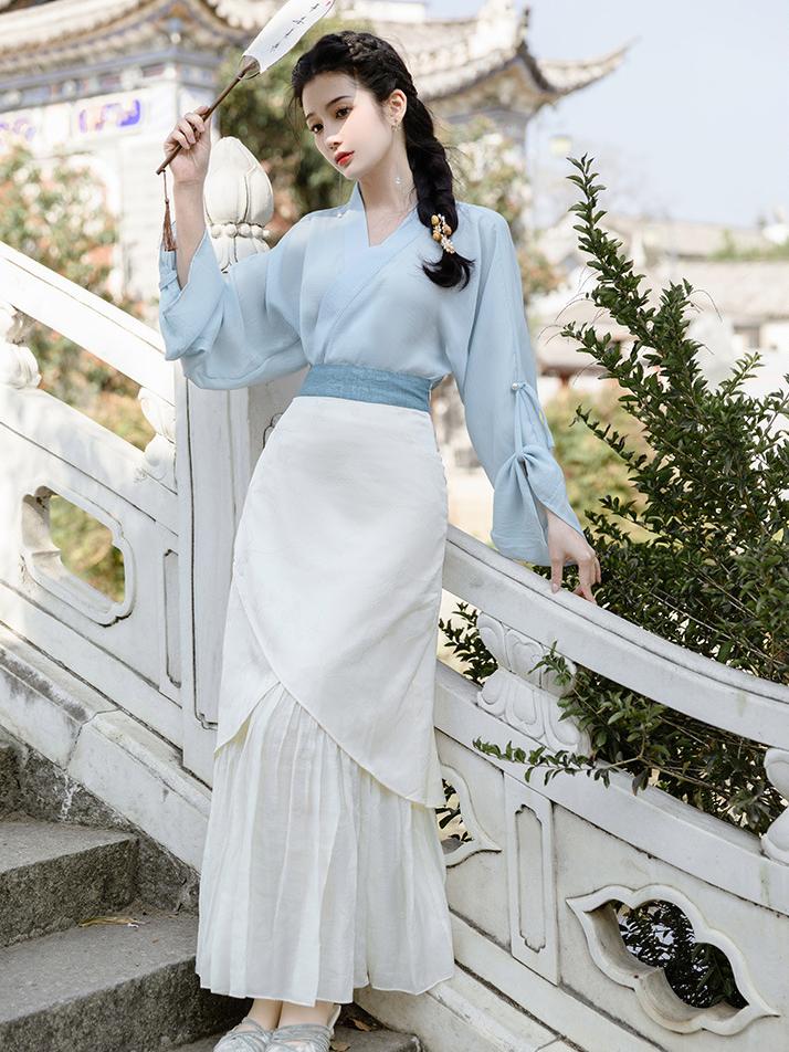 Elegant Hanfu-Inspired Chiffon Blouse & Layered Skirt Set – Traditional Yet Modern Look