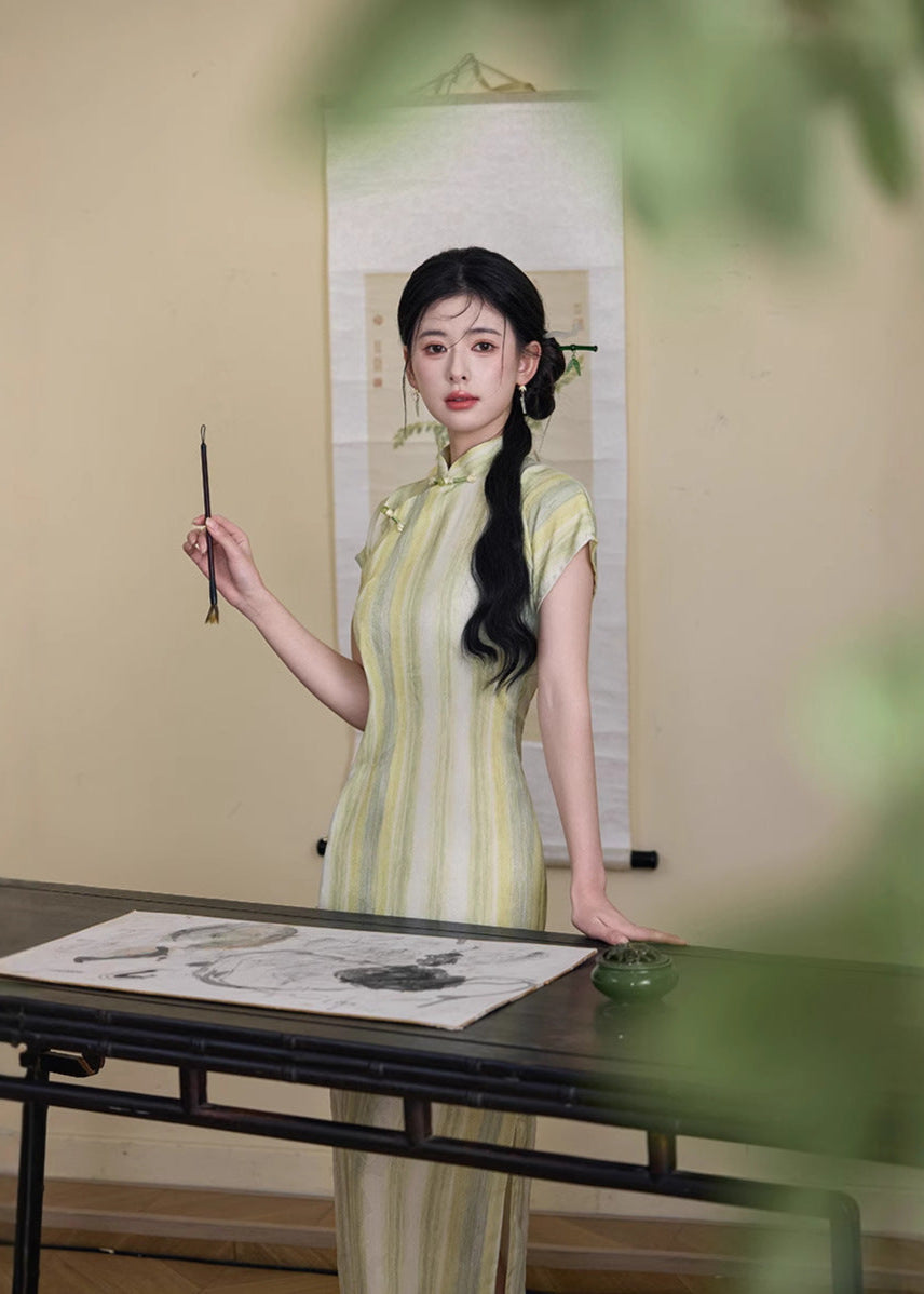优雅无袖中式领旗袍 - 红色修身设计