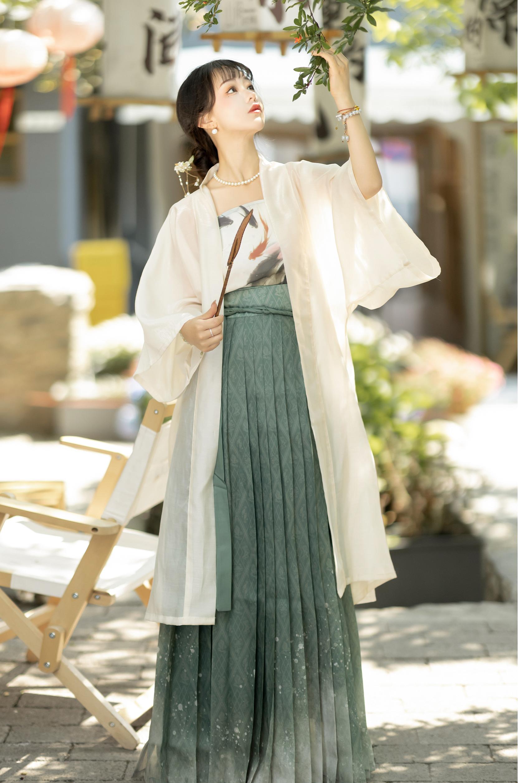 Elegant Pleated Green Hanfu Dress for Women - Traditional Chinese Ancient Style
