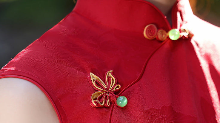 Scarlet Jacquard Qipao | Sleeveless Slim Mandarin Midi
