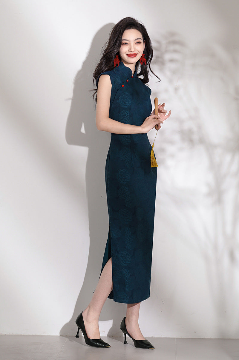 Elegant Dark Green Floral Brocade Qipao – Sleeveless Mandarin Collar Cheongsam Dress