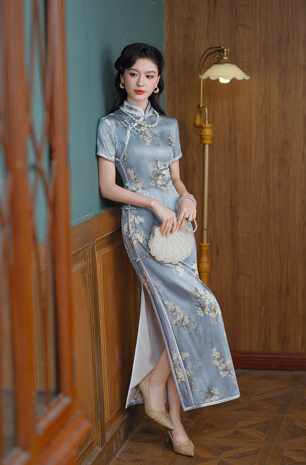 Elegant Silk Cheongsam Dress with Floral Print - Traditional Chinese Qipao