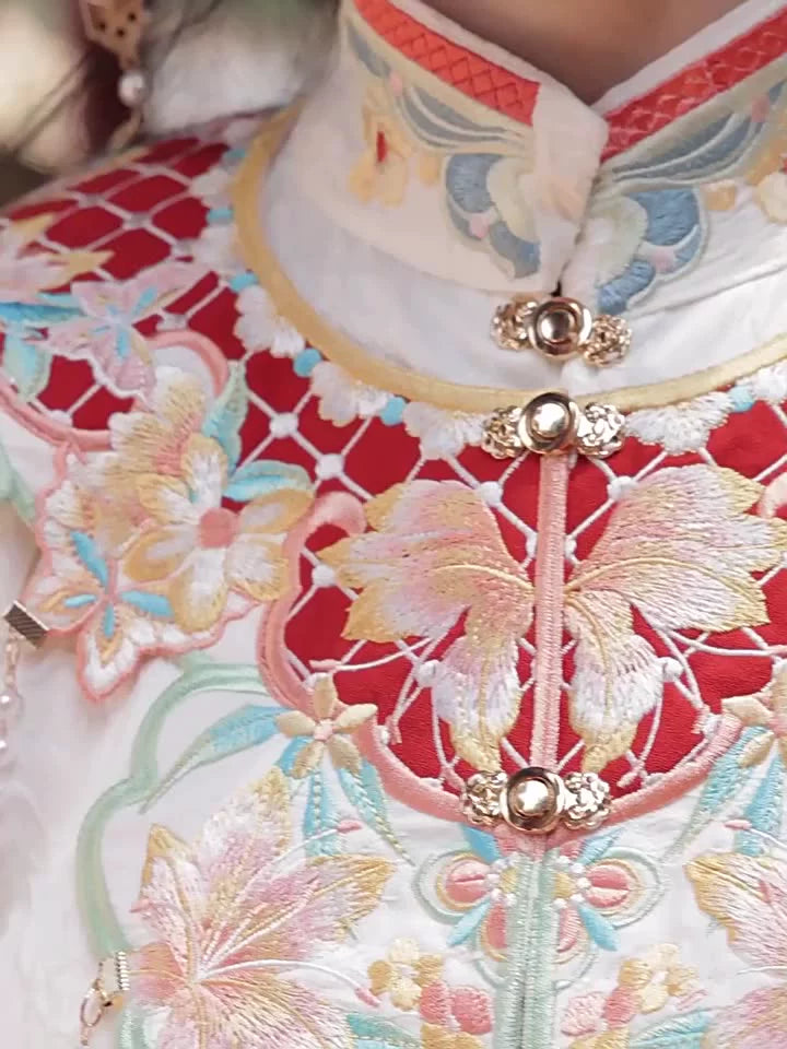 Elegant White Floral Hanfu Dress with Embroidery and Colorful Ribbon