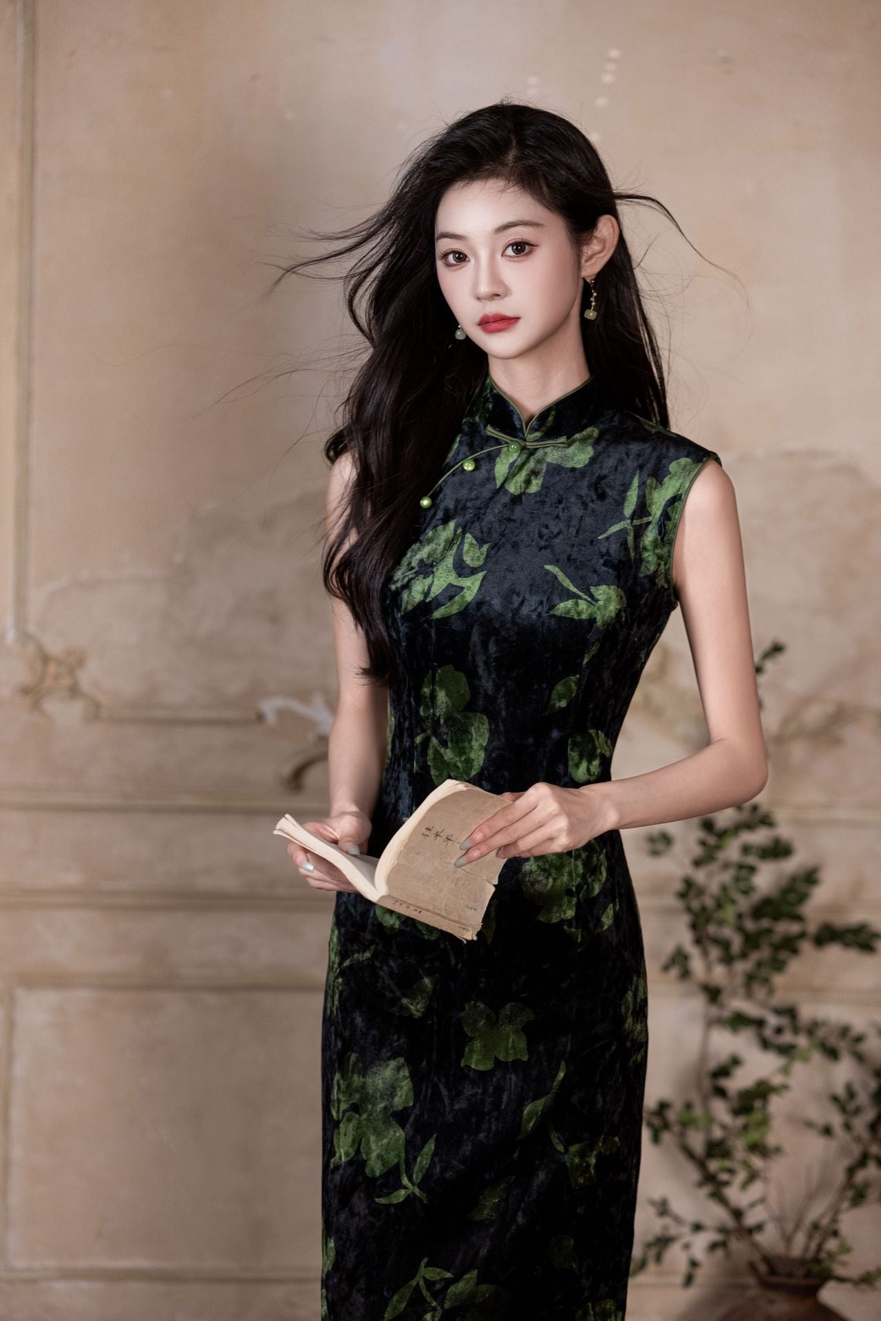 Autumn Velvet Qipao Sleeveless | Modern Mandarin Slim Long Evening Dress