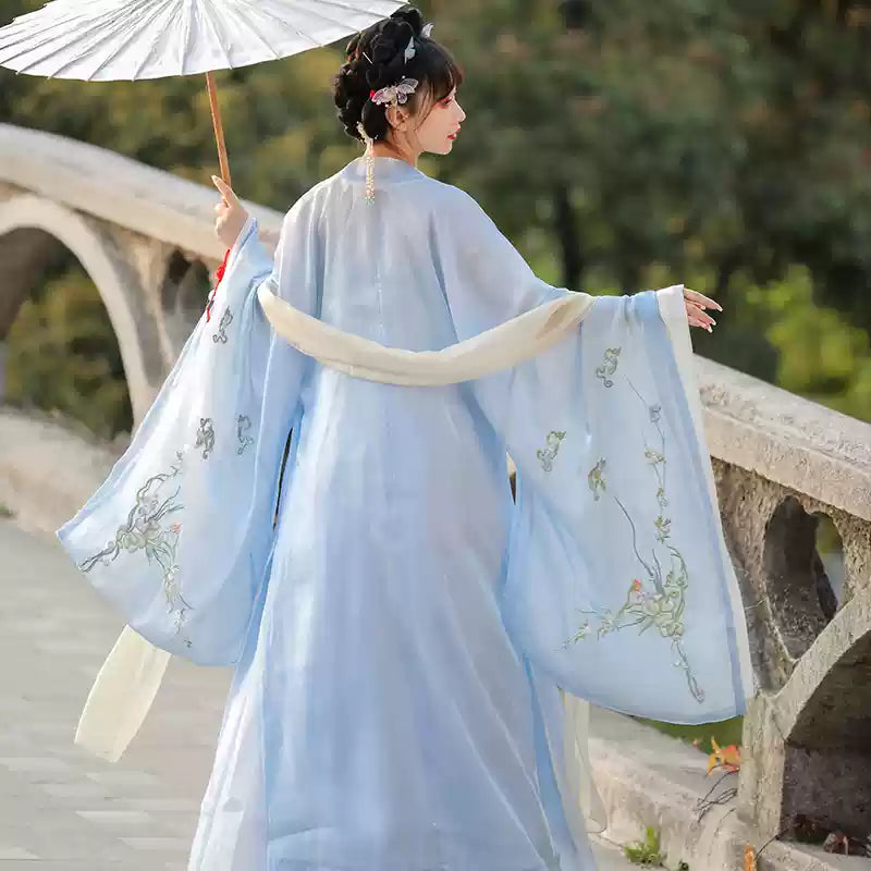 Elegant Flowing Hanfu Dress – Traditional Chinese Fairy Style Embroidered Gown