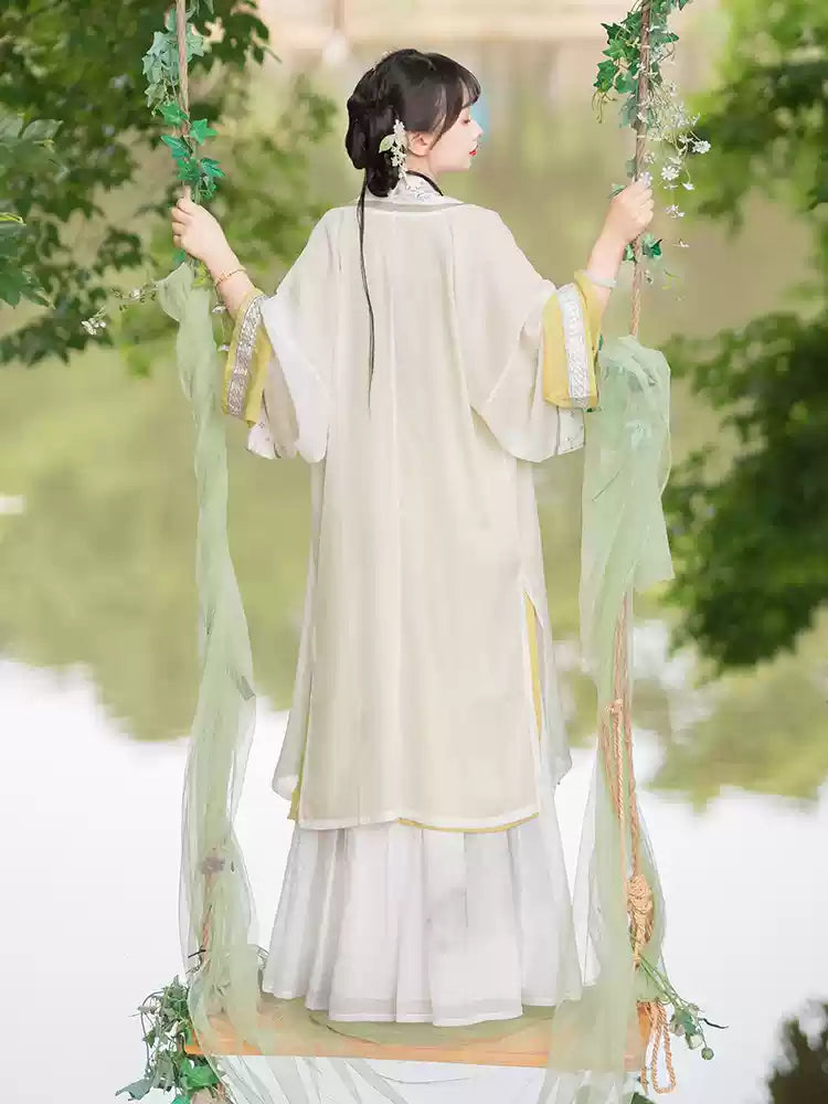 Song Dynasty Hanfu Set – Traditional Chinese Dress with Flowing Sleeves
