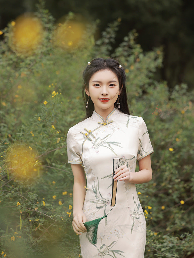 Elegant Orchid Print Slim Cheongsam | Mandarin Collar Side Slit, New-Chinese Style