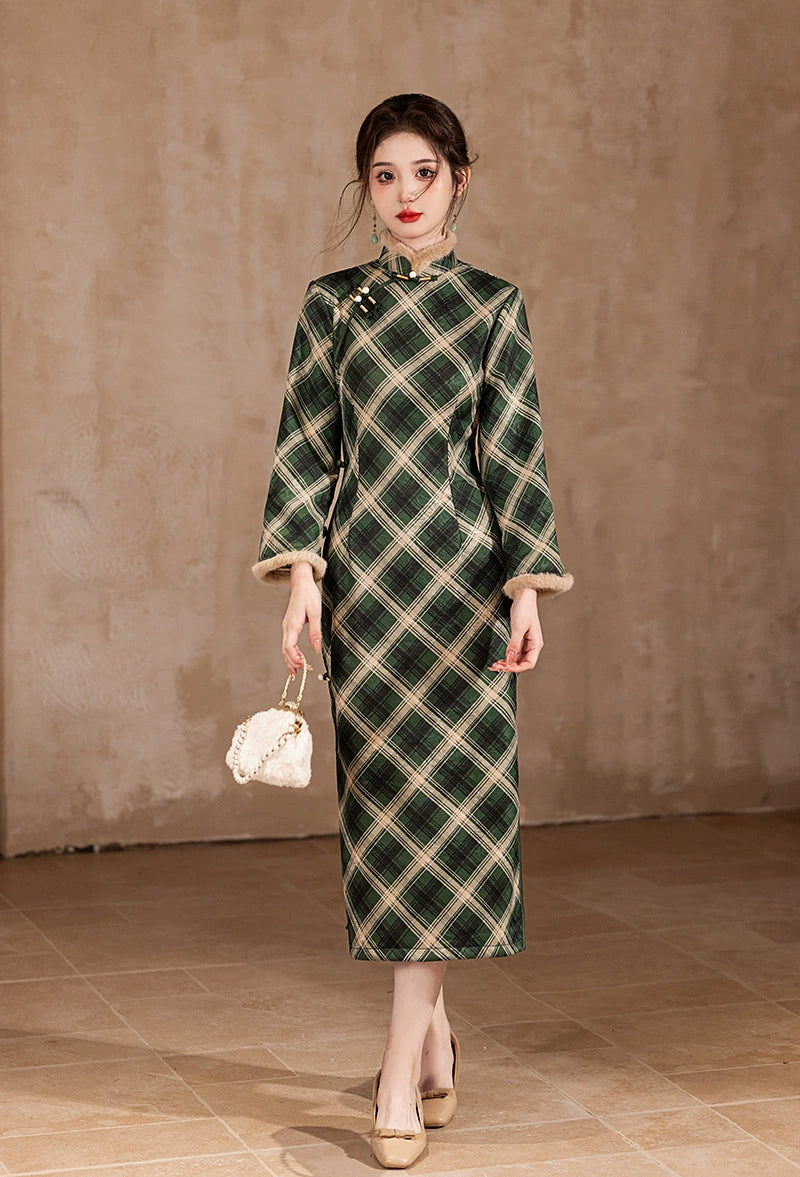 Green Chinese Long Sleeve Cheongsam Dress with Golden Cuffs