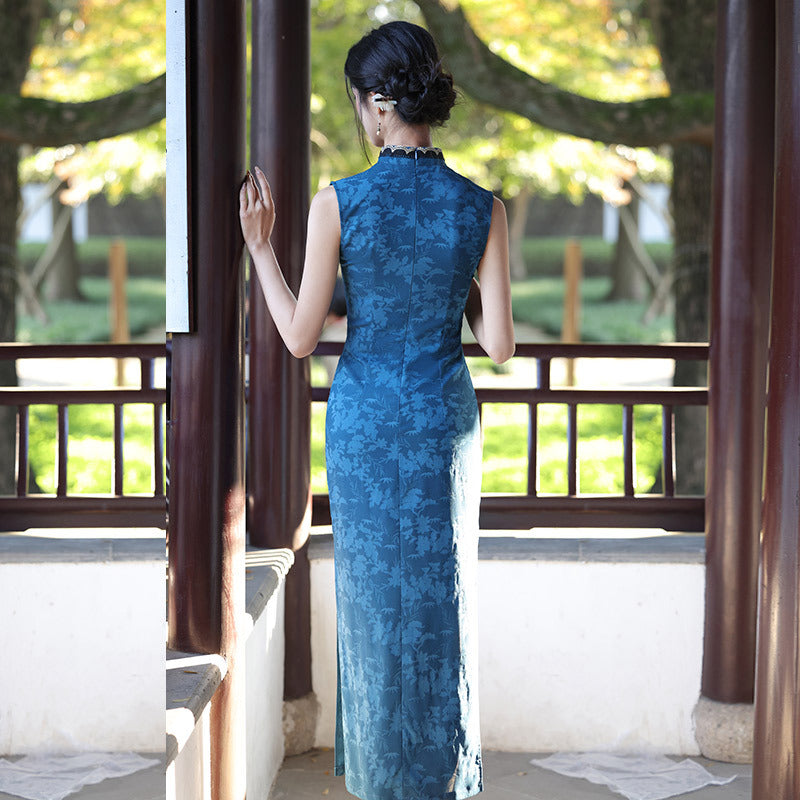 Elegant Floral Embroidered Sleeveless Cheongsam – Classic Chinese Qipao Dress