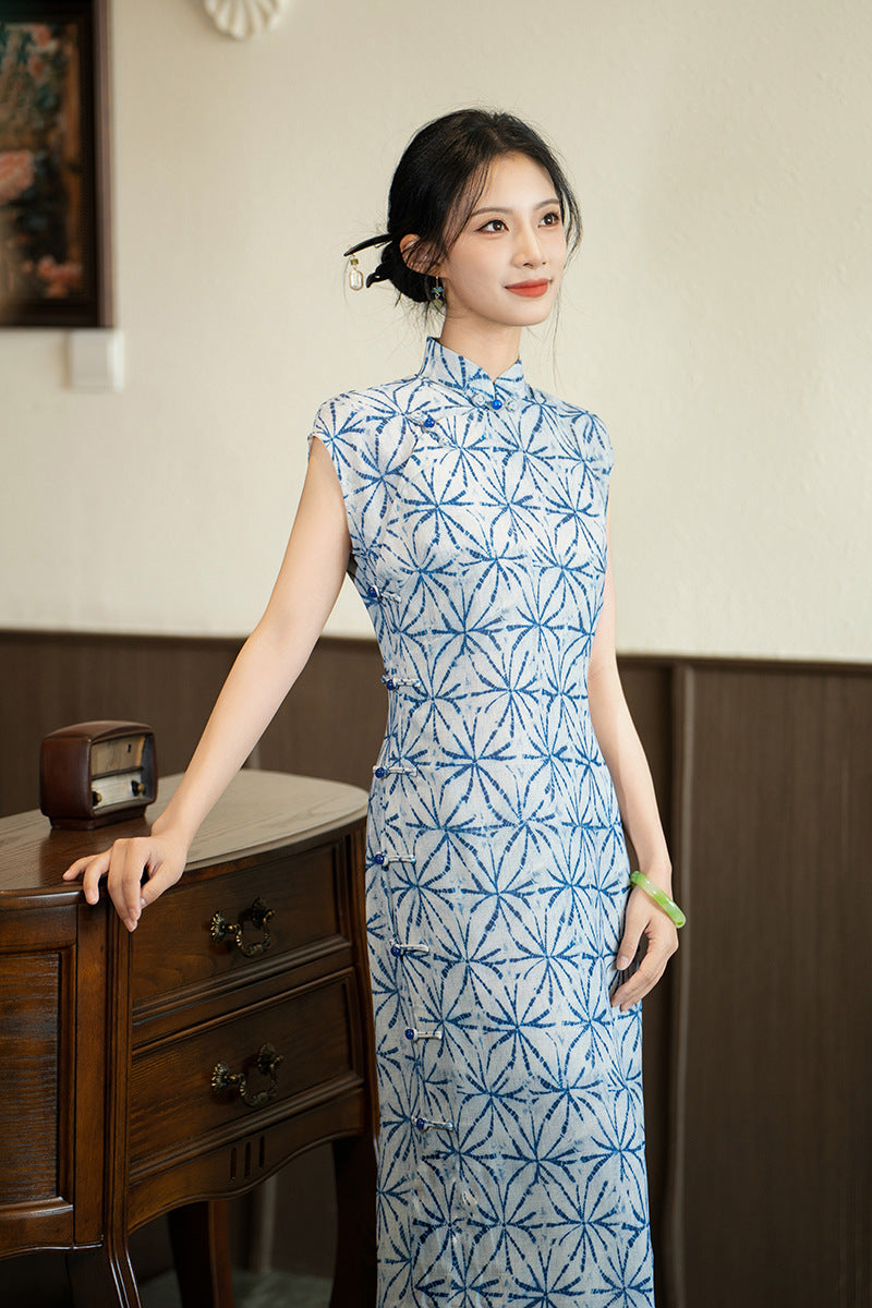 Elegant Blue & White Floral Cheongsam – Traditional Chinese Qipao Dress