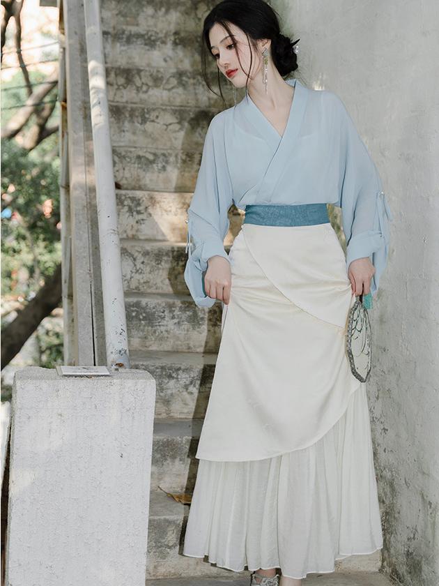 Elegant Hanfu-Inspired Chiffon Blouse & Layered Skirt Set – Traditional Yet Modern Look