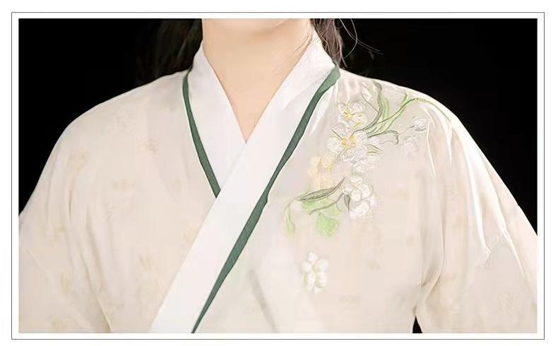 Elegant Song Dynasty Hanfu Set – Flowing Green Robes with Embroidered Skirt for Women
