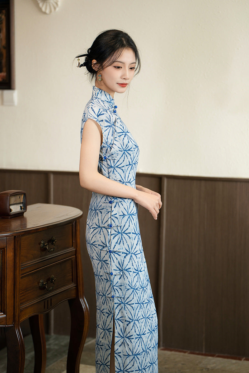 Elegant Blue & White Floral Cheongsam – Traditional Chinese Qipao Dress