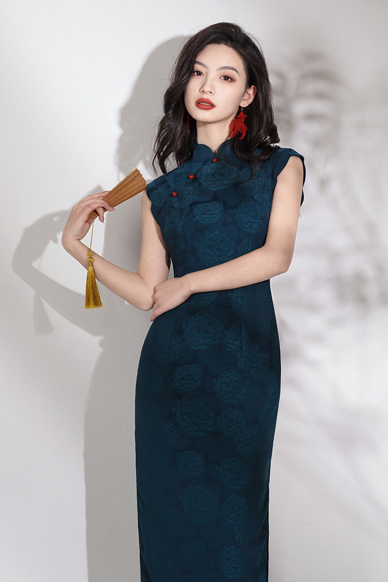 Elegant Dark Green Floral Brocade Qipao – Sleeveless Mandarin Collar Cheongsam Dress