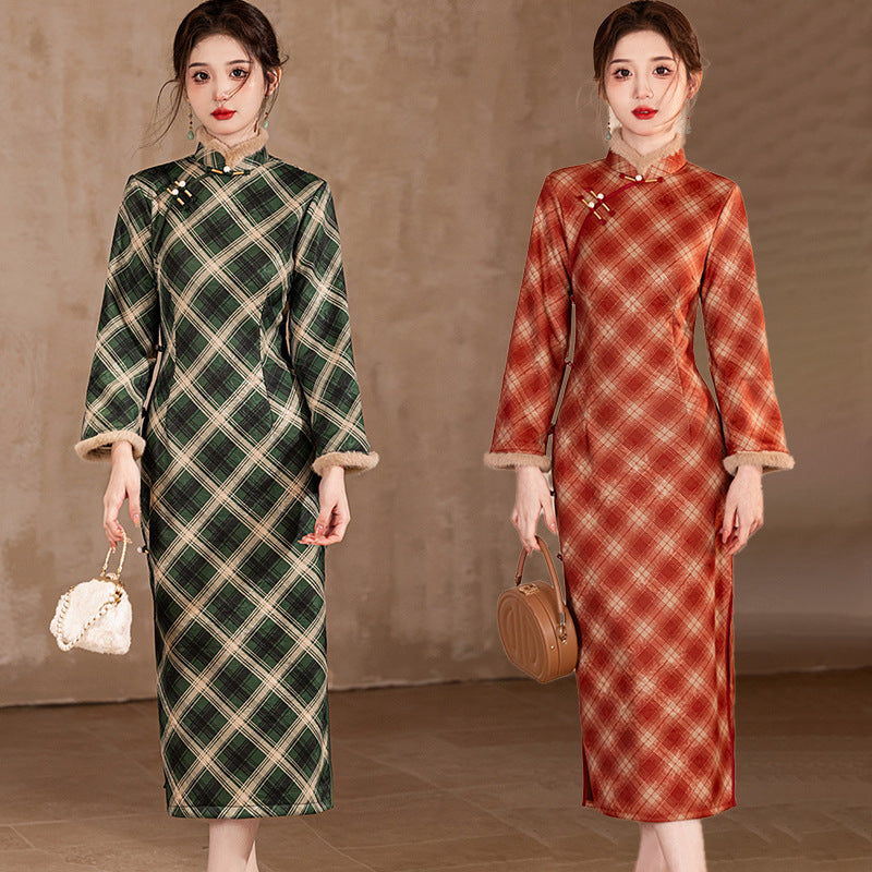 Plaid Chinese Dress for Women – Traditional Cheongsam with Fur Cuffs and Elegant Detail