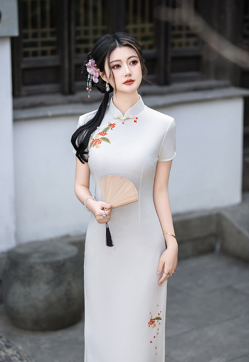 Long Short-Sleeve Embroidered Cheongsam | Slim Mandarin Dress