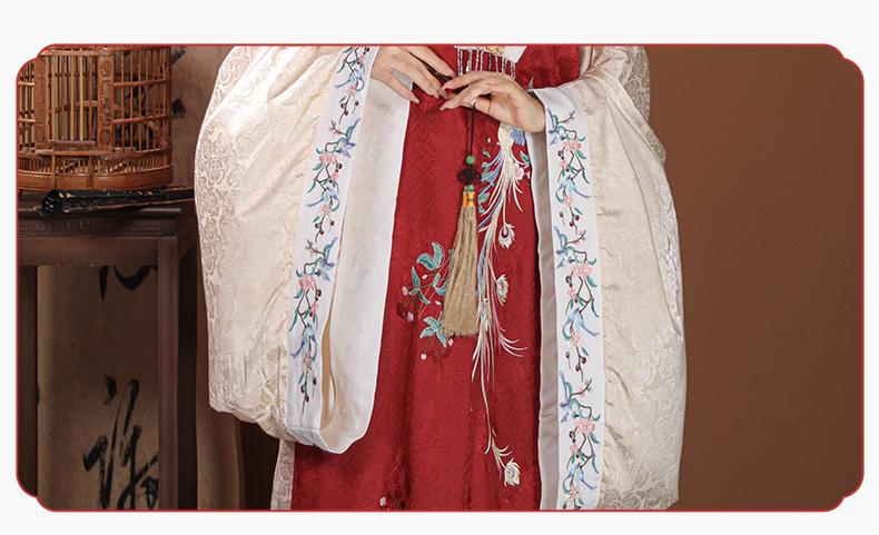 Elegant Embroidered Hanfu Set – Traditional Chinese Dress with Flowing Sleeves