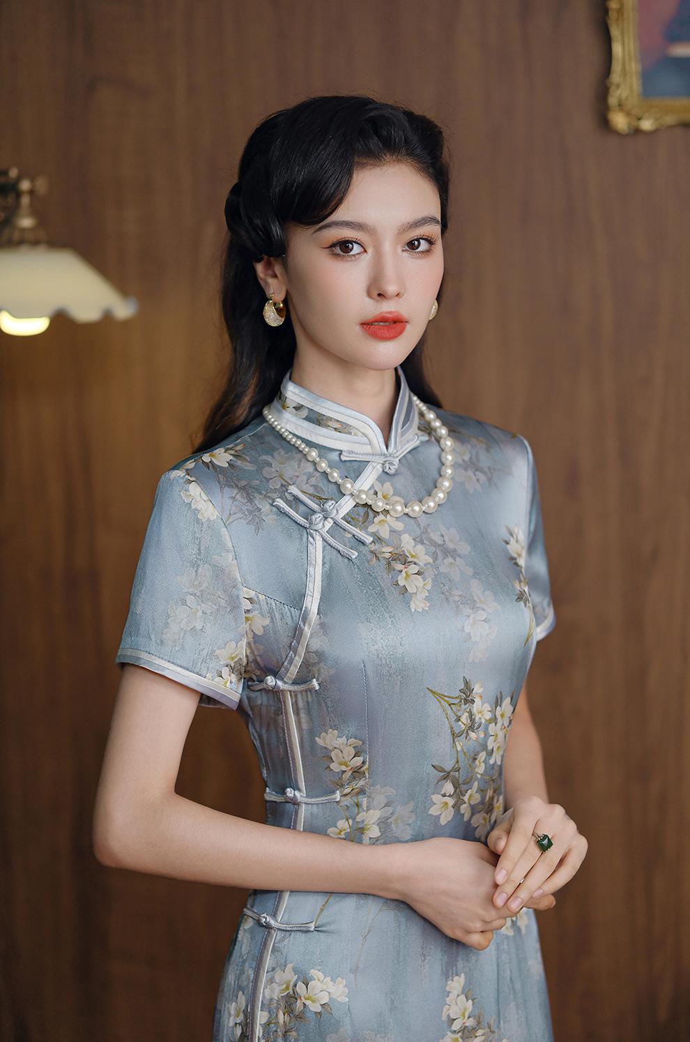 Elegant Silk Cheongsam Dress with Floral Print - Traditional Chinese Qipao