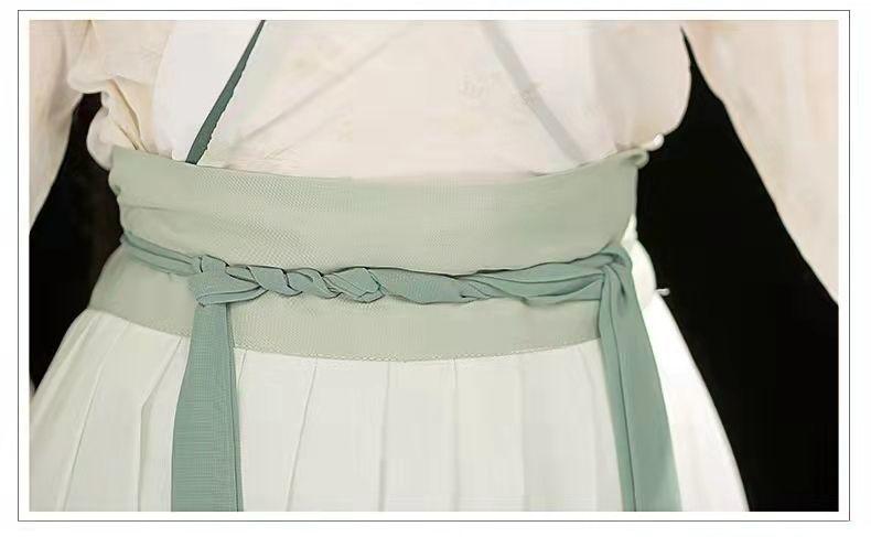Elegant Song Dynasty Hanfu Set – Flowing Green Robes with Embroidered Skirt for Women
