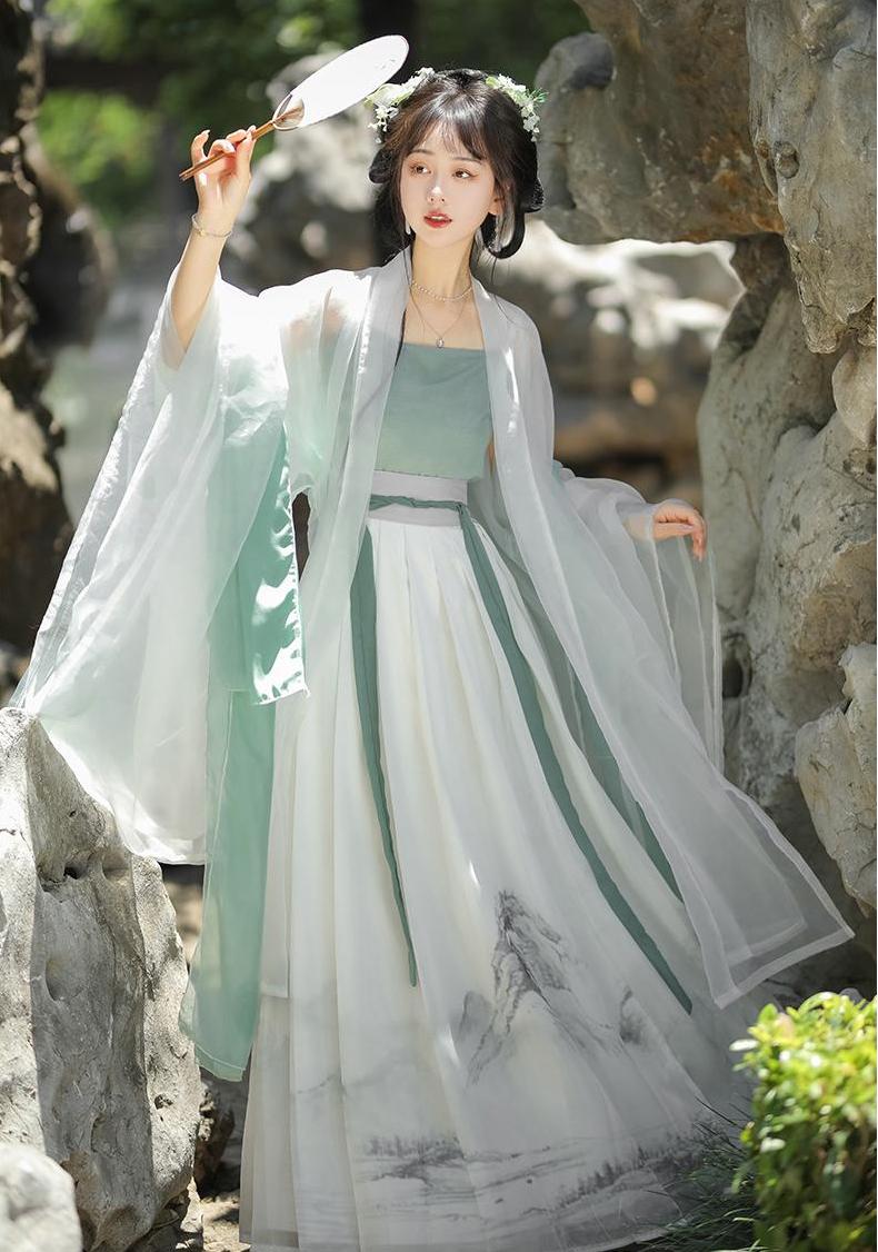 Song Dynasty Hanfu Dress Set – Traditional Chinese Hanfu with Flowing Sleeves