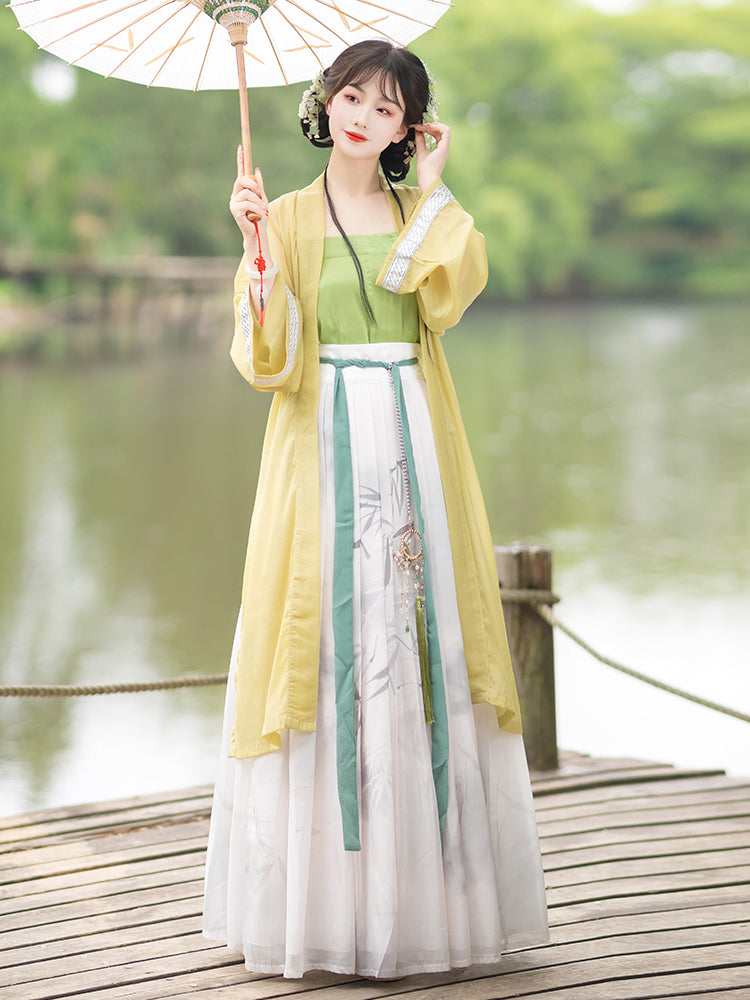 优雅花卉刺绣汉服——中国传统女性服饰
