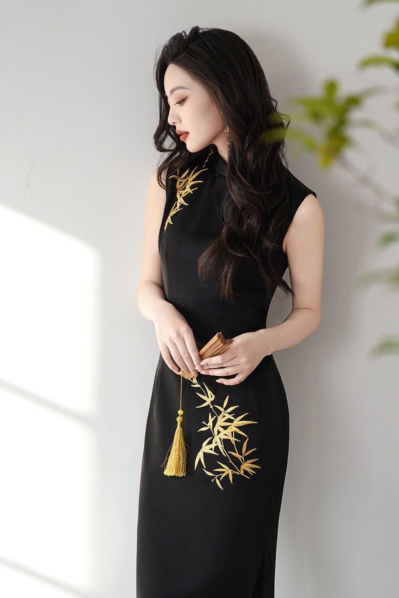 Elegant Black Cheongsam Dress with Golden Bamboo Embroidery – Classic Chinese Qipao