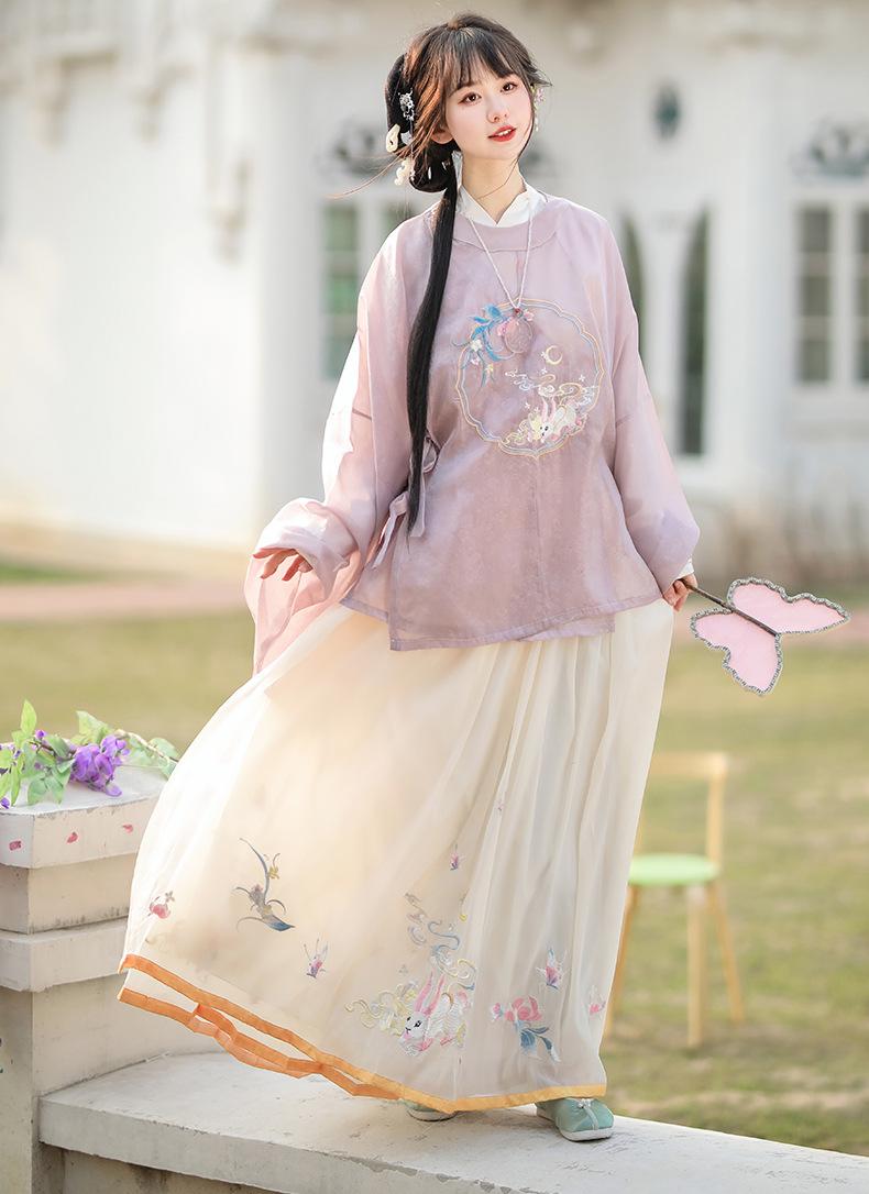 Elegant Embroidered Hanfu Set – Traditional Chinese Flowing Sleeves Outfit