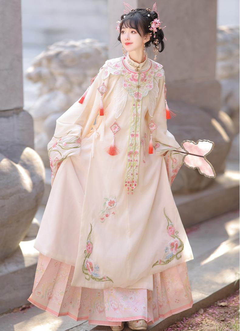 Ming Dynasty Hanfu Dress - Traditional Chinese Outfit for Graduation Ceremony