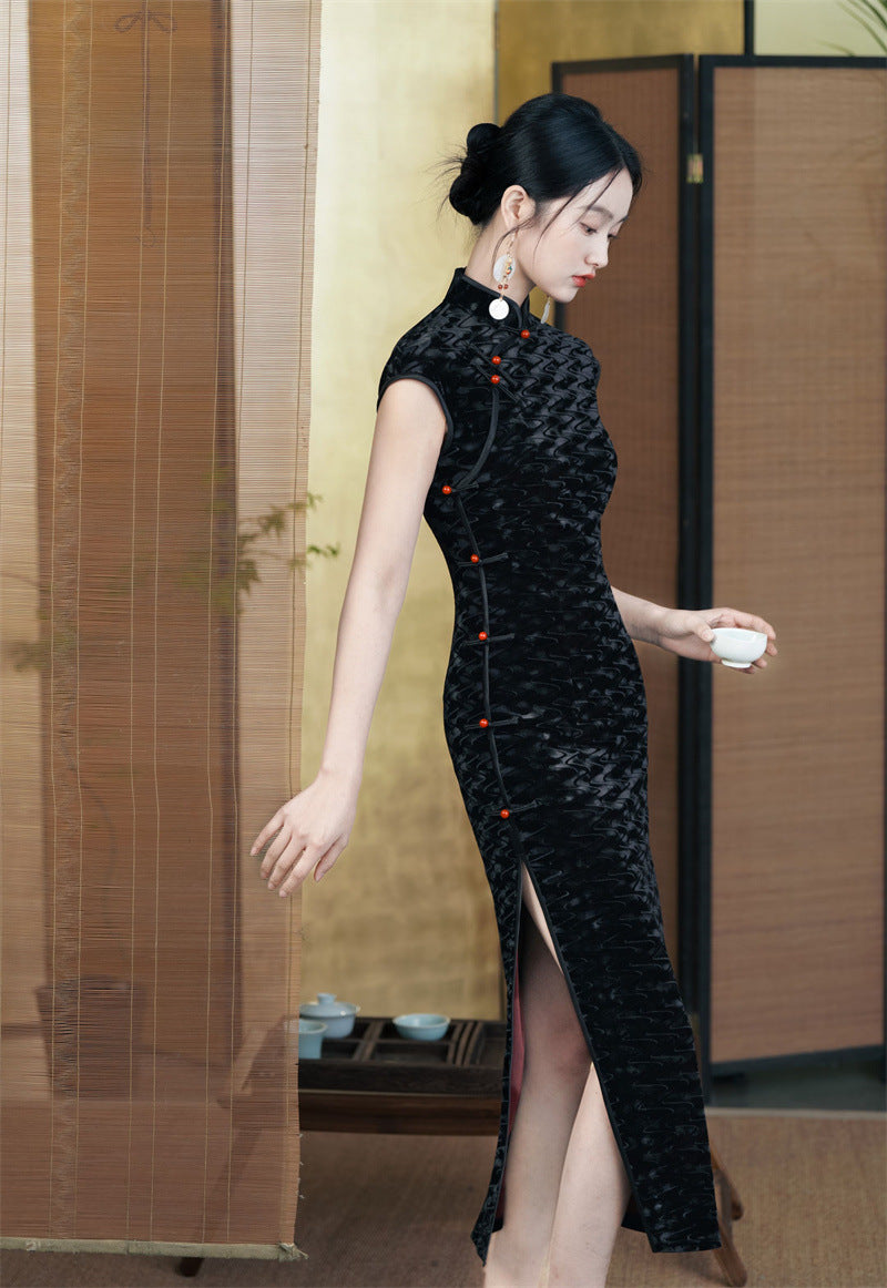 Black Vintage Ripple-Textured Qipao | Slim Long Cap-Sleeve Cheongsam