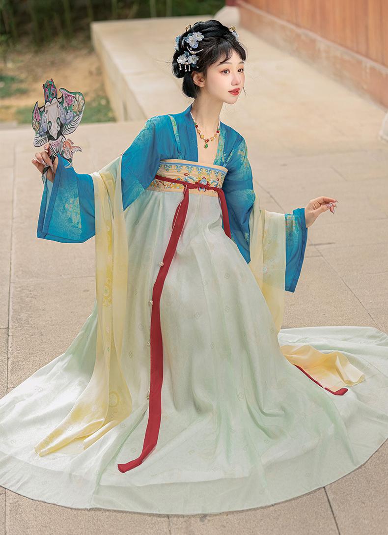 Traditional Chinese Hanfu Dress with Flowing Sleeves and Elegant Detailing