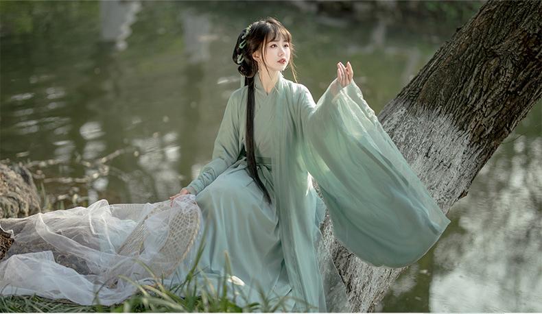Elegant Flowing Traditional Chinese Hanfu Dress – Graceful Bamboo Green Ancient Style Gown