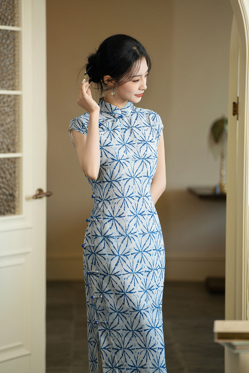Elegant Blue & White Floral Cheongsam – Traditional Chinese Qipao Dress