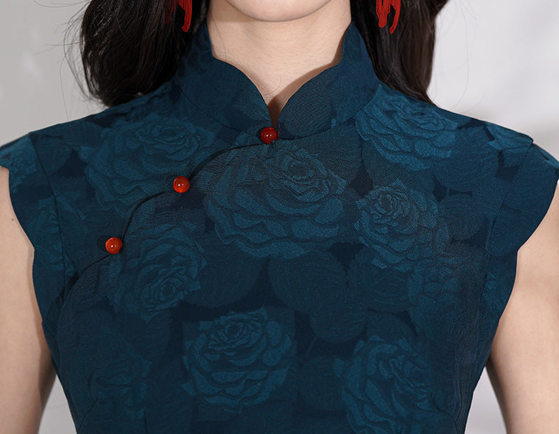 Elegant Dark Green Floral Brocade Qipao – Sleeveless Mandarin Collar Cheongsam Dress