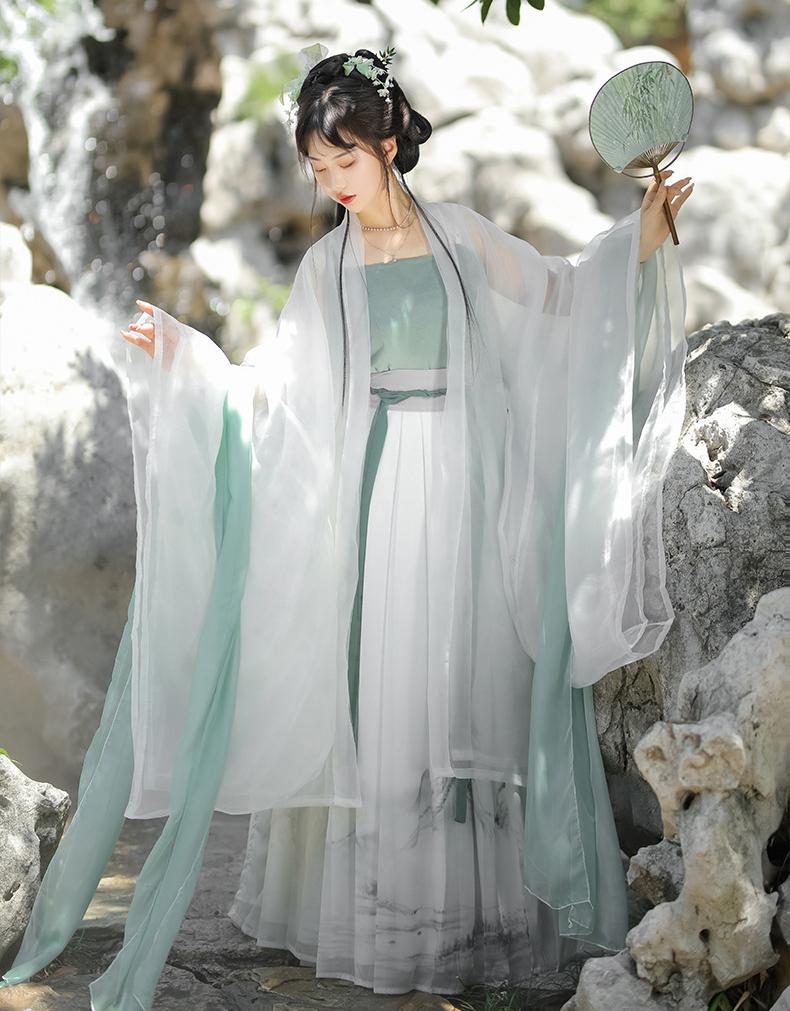 Song Dynasty Hanfu Dress Set – Traditional Chinese Hanfu with Flowing Sleeves