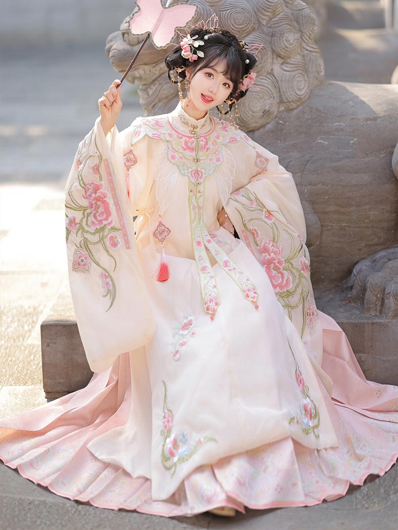 Ming Dynasty Hanfu Dress - Traditional Chinese Outfit for Graduation Ceremony