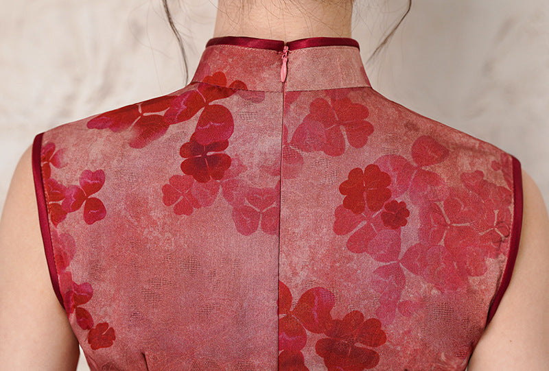 Elegant Floral Embroidered Qipao – Traditional Sleeveless Cheongsam Dress