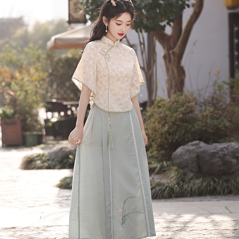 Elegant Floral Embroidered Hanfu Top and Skirt Set – Traditional Chinese Outfit