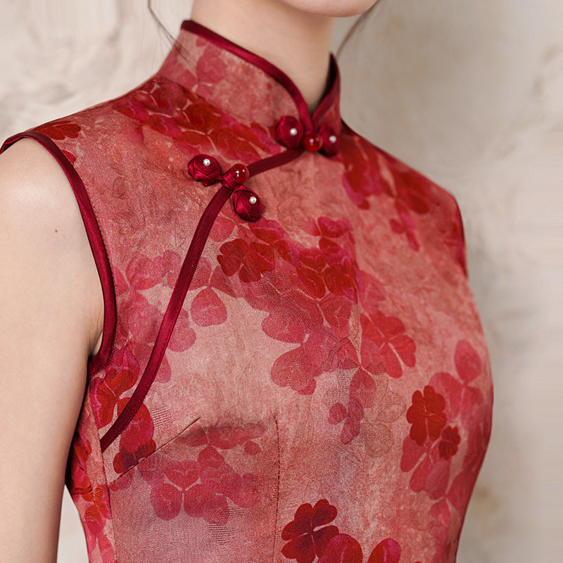 Elegant Floral Embroidered Qipao – Traditional Sleeveless Cheongsam Dress