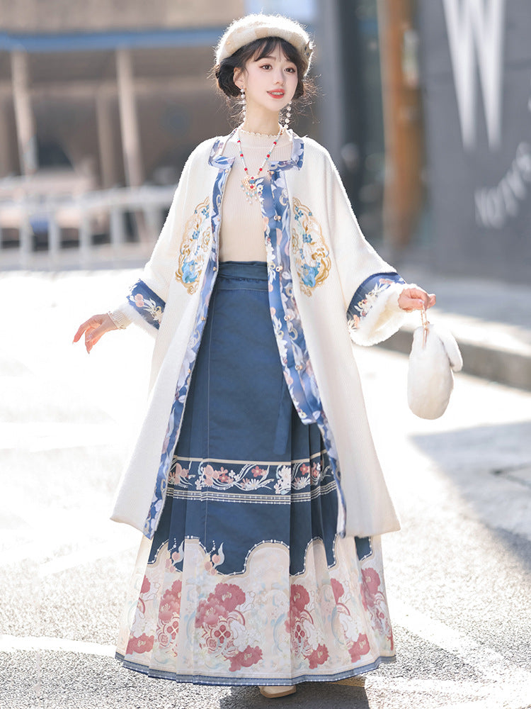Elegant Embroidered Hanfu Wool Coat with Fur Trim – Traditional Chinese Winter Overcoat