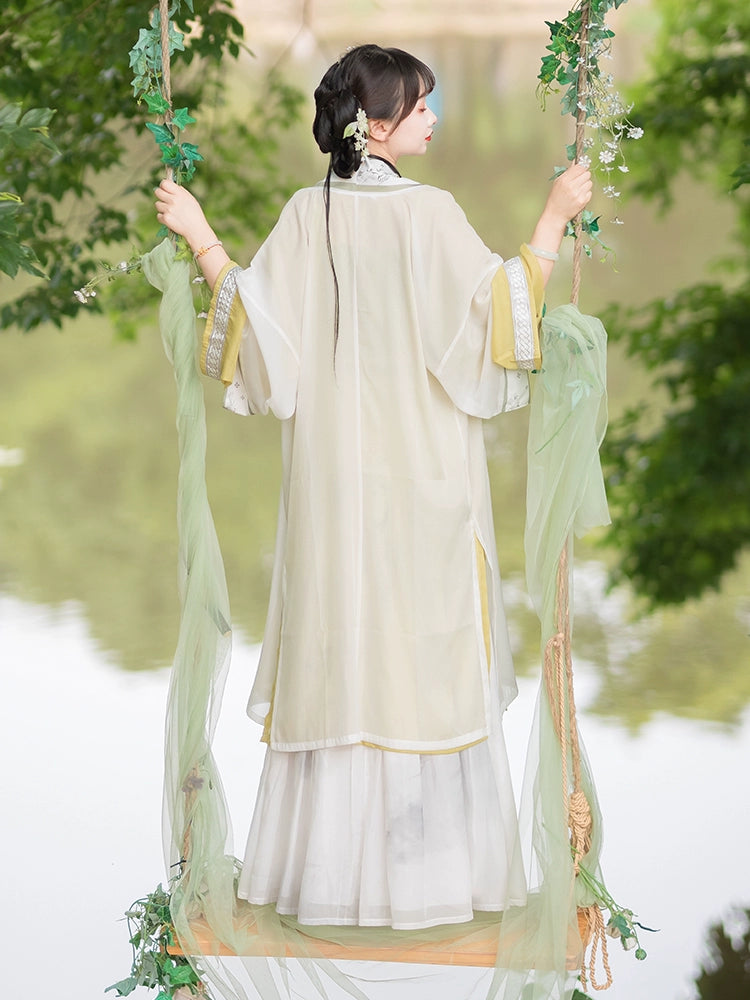 优雅花卉刺绣汉服——中国传统女性服饰