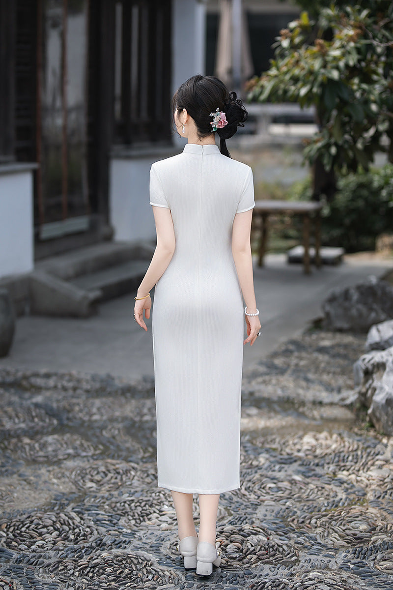 Long Short-Sleeve Embroidered Cheongsam | Slim Mandarin Dress