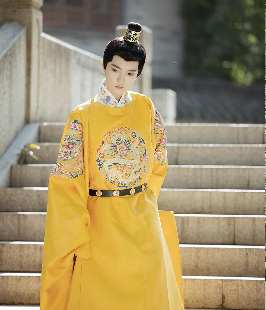 Elegant Traditional Hanfu Robe for Men with Dragon Embroidery