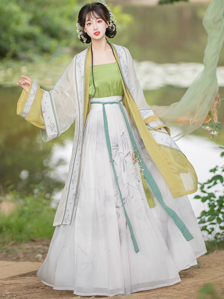 优雅花卉刺绣汉服——中国传统女性服饰