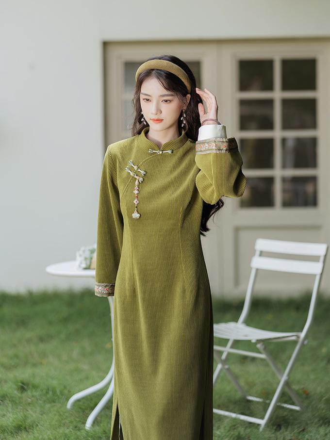 优雅绿色汉服内搭花卉图案背心套装