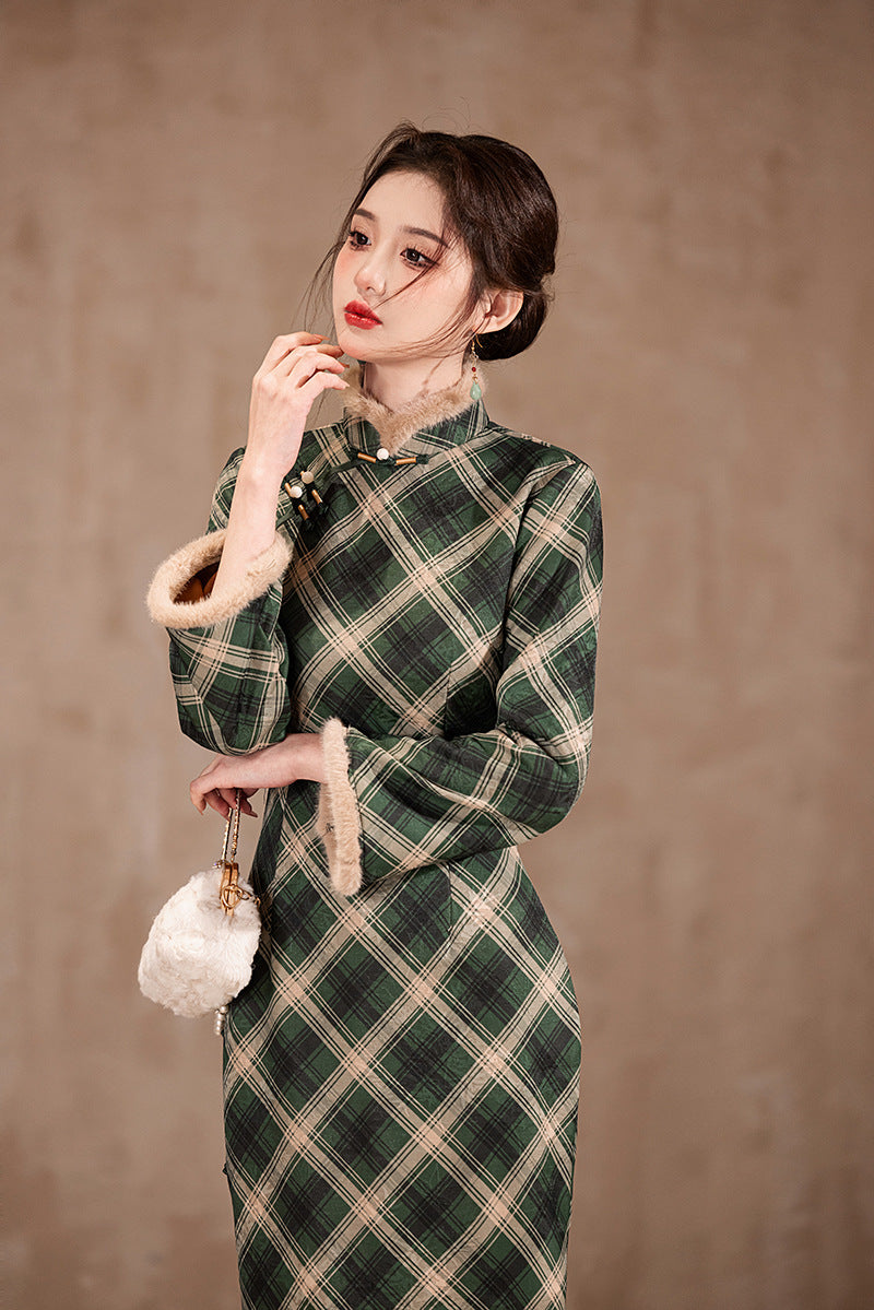 Green Chinese Long Sleeve Cheongsam Dress with Golden Cuffs