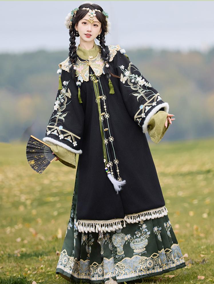 Elegant Traditional Hanfu Dress with Floral Embroidery and Black Cloak