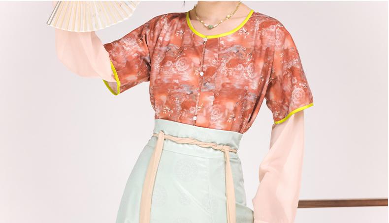 优雅汉服套装 - 传统中国女式汉服,绣花上衣和飘逸长裙