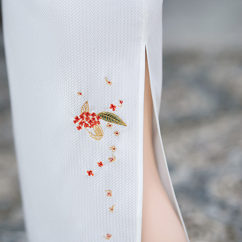 Long Short-Sleeve Embroidered Cheongsam | Slim Mandarin Dress