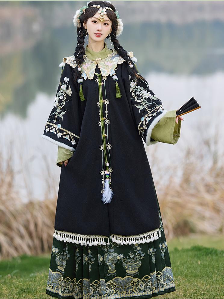 Elegant Traditional Hanfu Dress with Floral Embroidery and Black Cloak